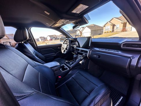 Used 2025 Toyota Tacoma TRD Sport image 26