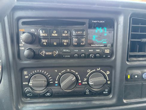 Used 2002 Chevrolet Avalanche 4x4 w/ Off-Road Suspension Pkg image 8