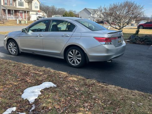 Used 2011 Honda Accord EX-L image 8