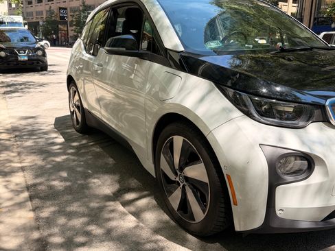 Used 2017 BMW i3 w/ Range Extender RWD image 9