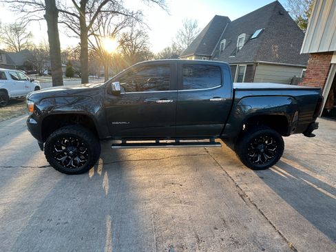 Used 2017 GMC Canyon Denali image 5