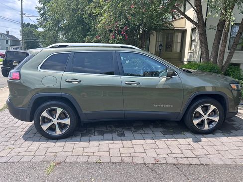 Used 2019 Jeep Cherokee Limited AWD/4WD image 4