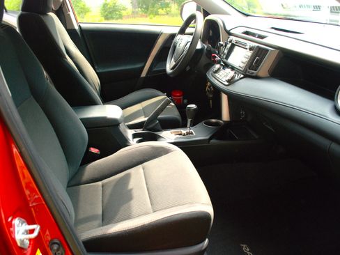 Used 2014 Toyota RAV4 XLE FWD image 14