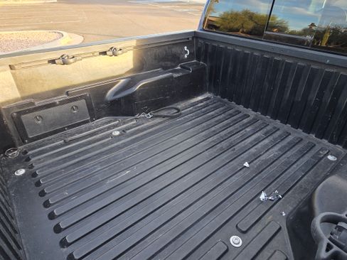 Used 2017 Toyota Tacoma TRD Off-Road image 8