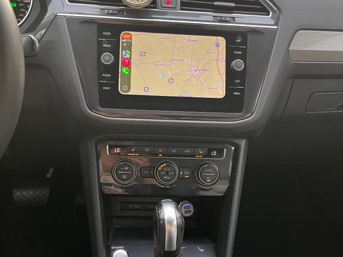 Used 2021 Volkswagen Tiguan SE FWD image 16