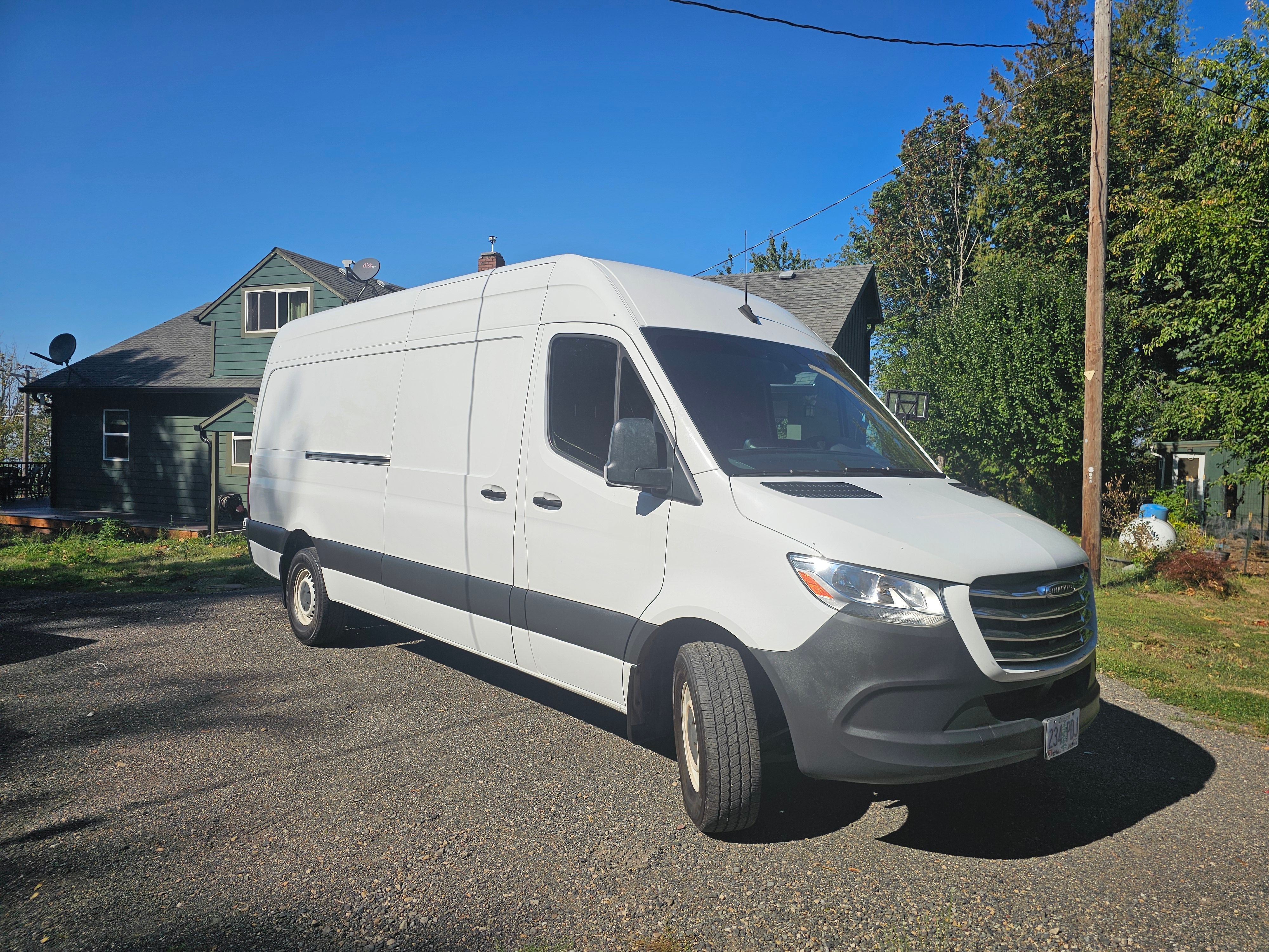 Used 2020 Freightliner Sprinter 2500 RWD image 12