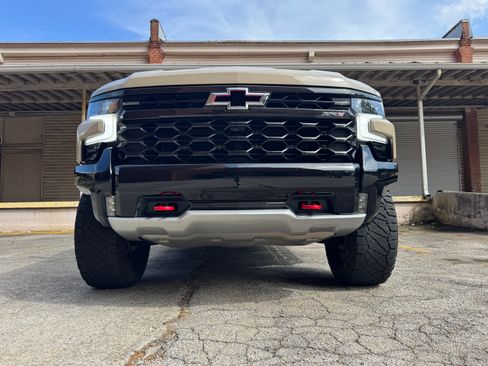 Used 2022 Chevrolet Silverado 1500 ZR2 w/ Technology Package AWD/4WD image 2