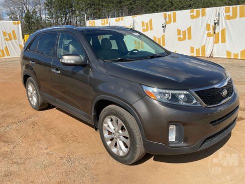 Used 2015 Kia Sorento EX w/ EX V6 Touring Package image 5