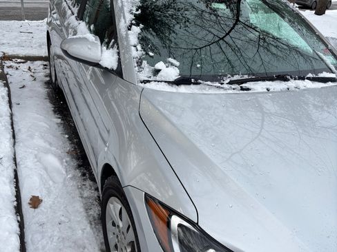 Used 2017 Hyundai Elantra SE image 6