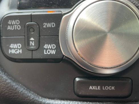 Used 2019 RAM 1500 Laramie AWD/4WD image 23