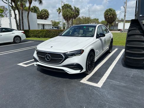 Used 2024 Mercedes-Benz E 350 4MATIC Sedan image 2