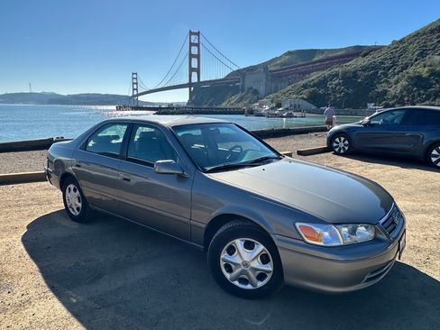 Used 2001 Toyota Camry CE image 1