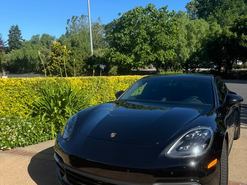 Used 2020 Porsche Panamera AWD/4WD image 2
