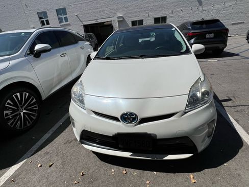 Used 2015 Toyota Prius Four w/ Deluxe Solar Roof Package FWD image 4