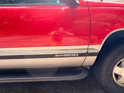 Used 1999 GMC Suburban 4WD w/ Marketing Opt Pkg 3 image 4
