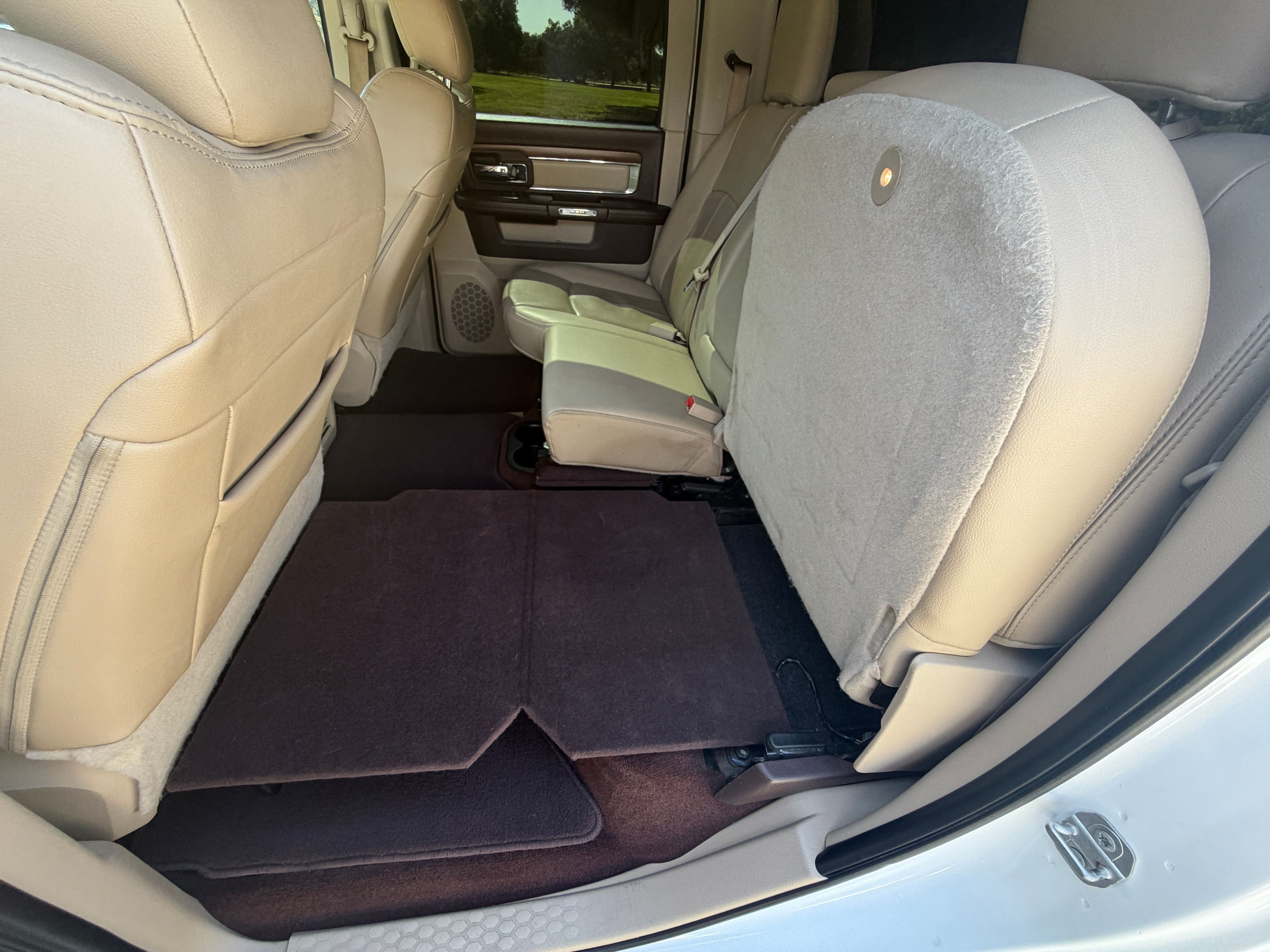 Used 2018 RAM 1500 Laramie RWD image 10