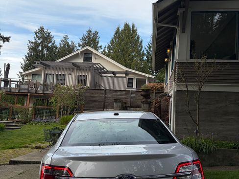 Used 2015 Ford Taurus SEL w/ Equipment Group 201A FWD image 1