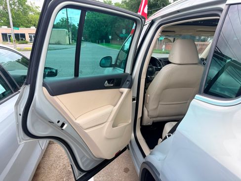 Used 2013 Volkswagen Tiguan S FWD image 17
