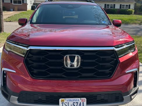 Used 2023 Honda Pilot Touring image 6