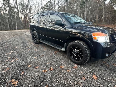 Used 2015 Nissan Armada SV image 2