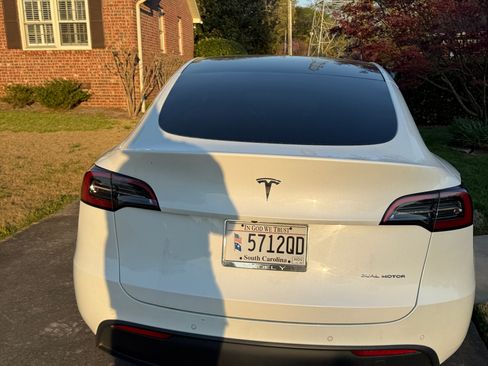 Used 2021 Tesla Model Y Long Range image 6