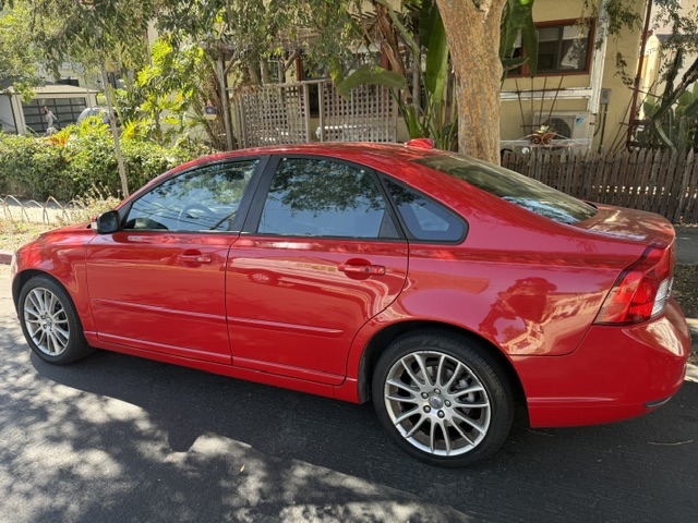 Used 2010 Volvo S40 2.4i FWD image 1