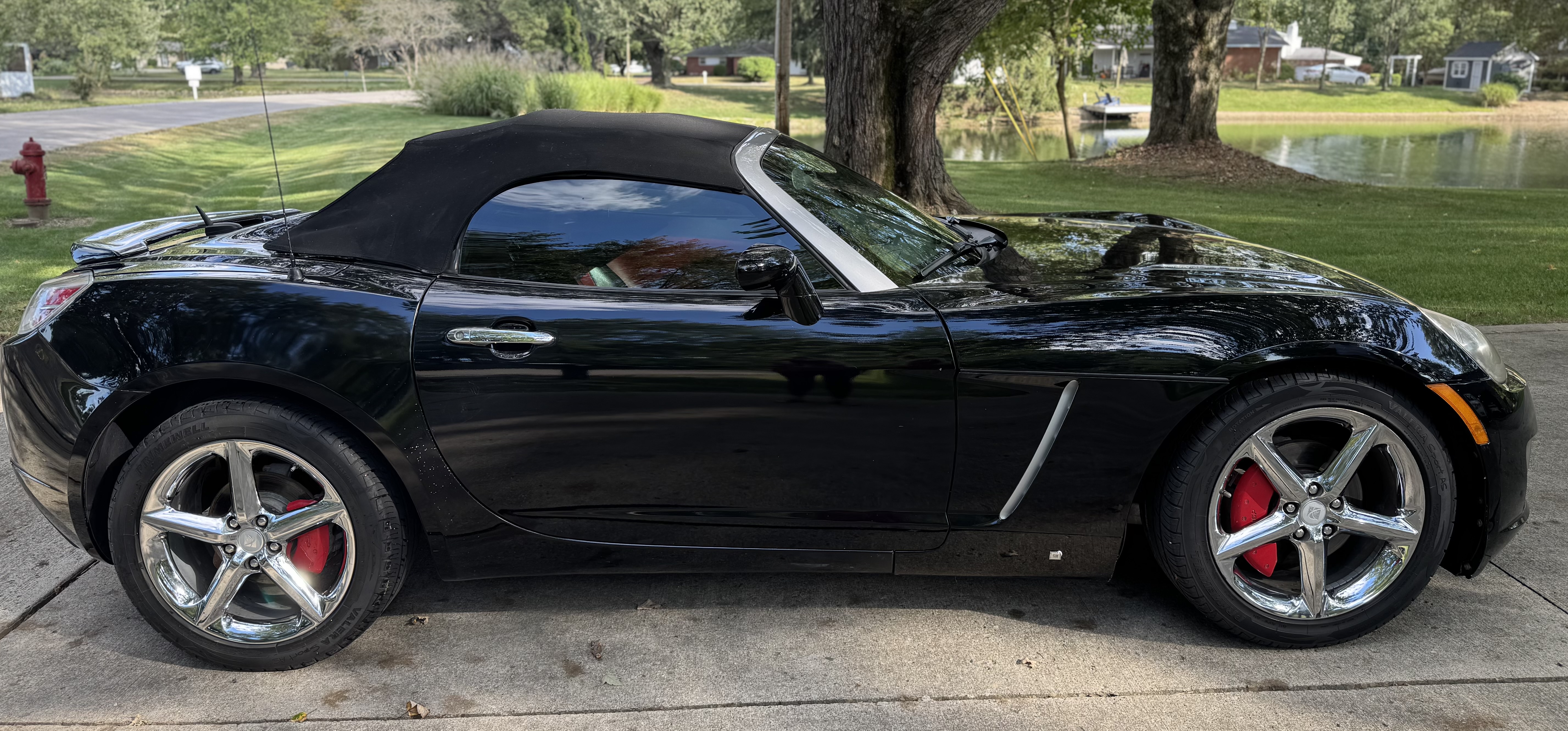 Used 2009 Saturn Sky Red Line RWD image 10