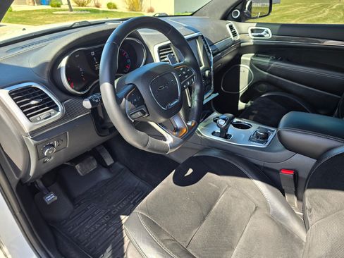 Used 2015 Jeep Grand Cherokee SRT w/ Luxury Group II AWD/4WD image 15