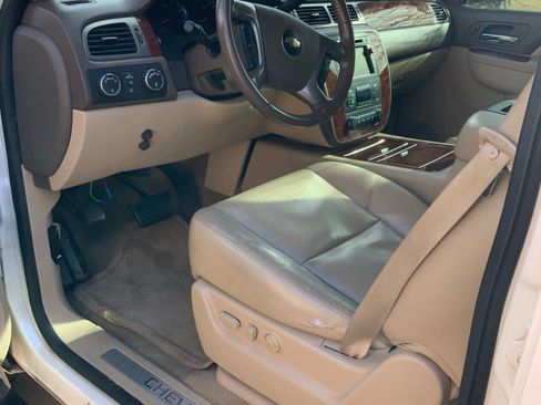 Used 2011 Chevrolet Avalanche LTZ image 5