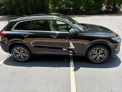 Used 2025 Audi Q5 Premium Plus w/ Premium Plus AWD/4WD image 5
