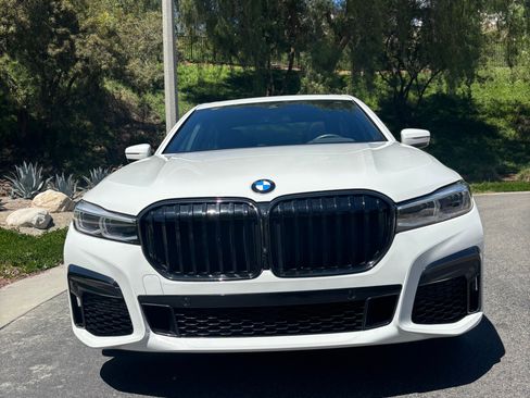 Used 2020 BMW 750i xDrive w/ M Sport Package image 6