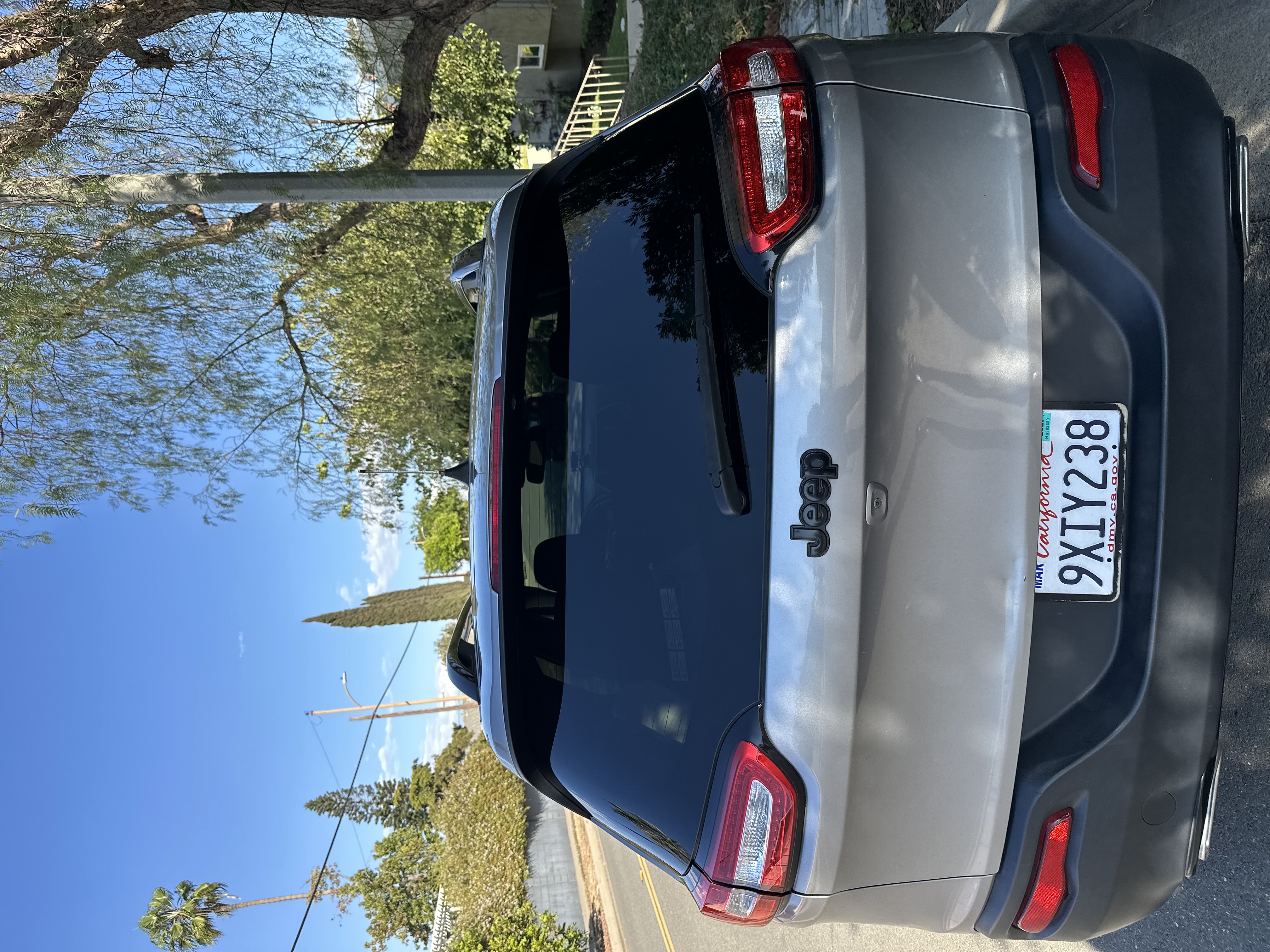 Used 2016 Jeep Cherokee Latitude FWD image 4