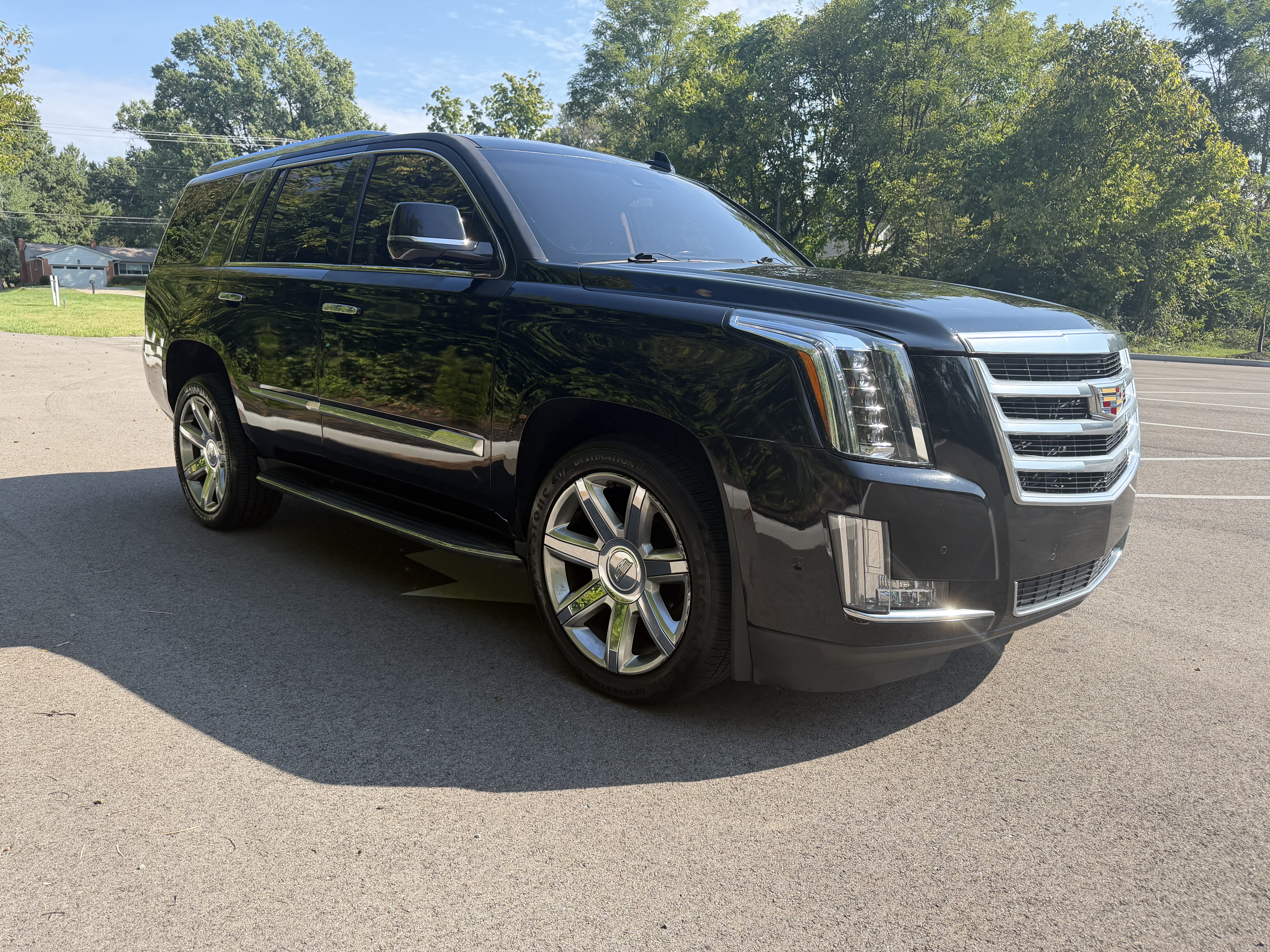 Used 2019 Cadillac Escalade Luxury RWD image 1
