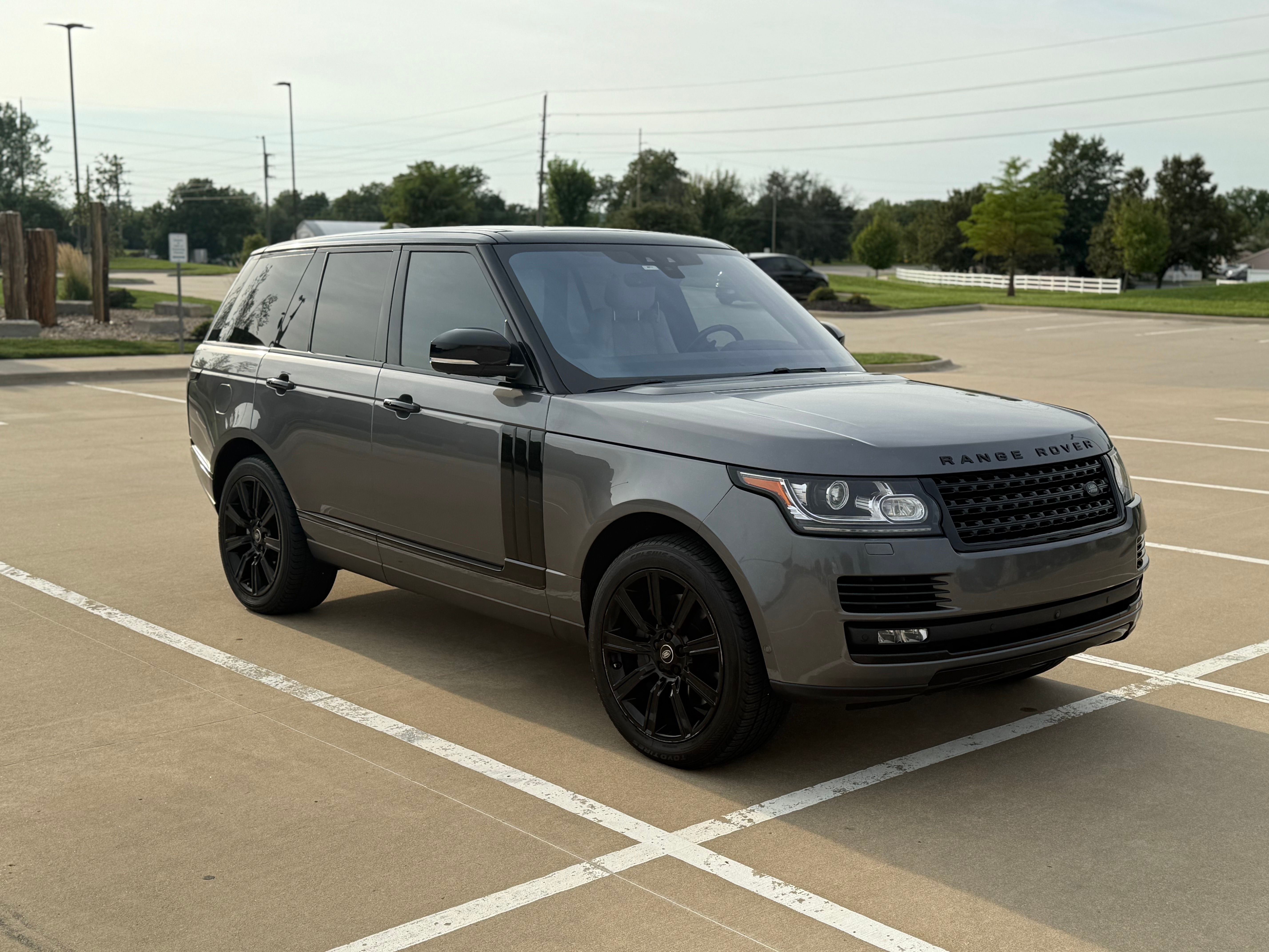 Used 2017 Land Rover Range Rover HSE AWD/4WD image 2