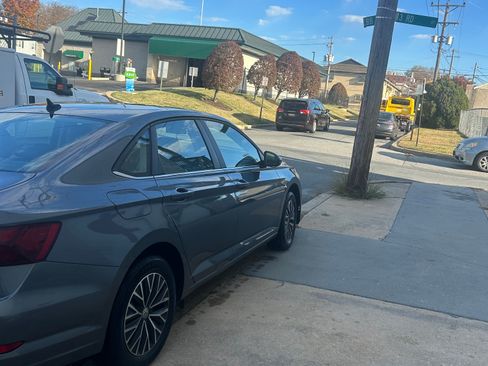 Used 2020 Volkswagen Jetta SE w/ SE Cold Weather Package image 9