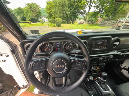 Used 2022 Jeep Wrangler Sport AWD/4WD image 11
