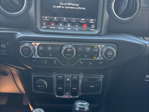 Used 2020 Jeep Wrangler Unlimited Sahara AWD/4WD image 19