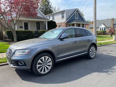 Used 2013 Audi Q5 2.0T Prestige w/ Sport Interior Pkg image 1
