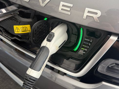 Used 2020 Land Rover Range Rover Sport HSE image 19