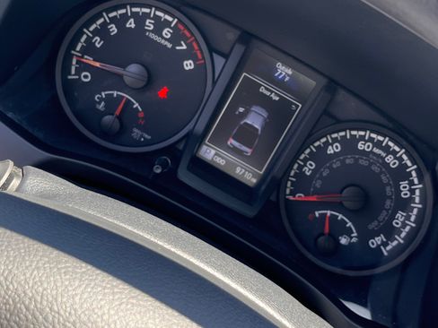 Used 2021 Toyota Tacoma SR AWD/4WD image 14