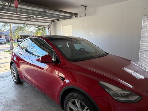 Used 2021 Tesla Model Y Long Range image 8