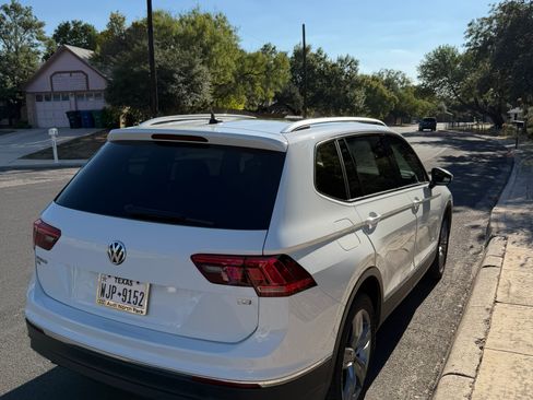 Used 2018 Volkswagen Tiguan SEL Premium image 1