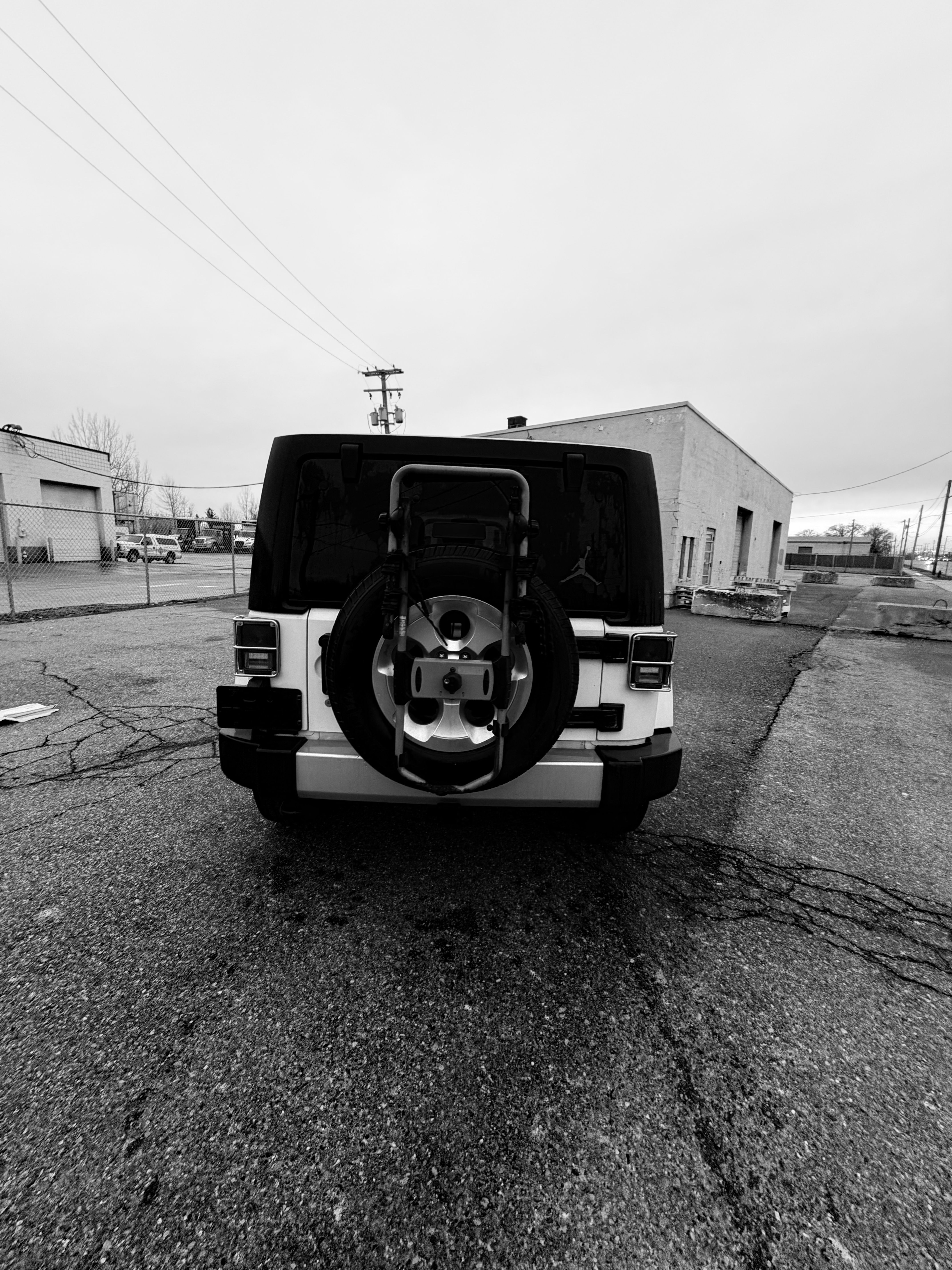 Used 2013 Jeep Wrangler Unlimited Sahara w/ Dual Top Group AWD/4WD image 6