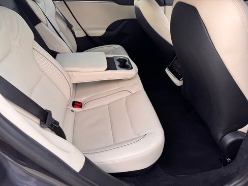 Used 2022 Tesla Model S Plaid image 18