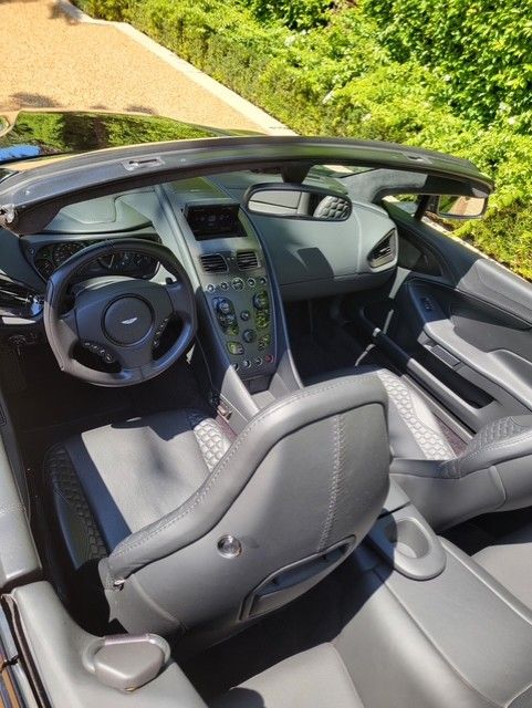 Used 2016 Aston Martin Vanquish Volante RWD image 9
