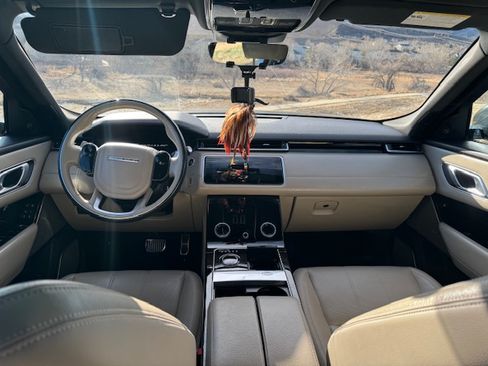 Used 2019 Land Rover Range Rover Velar R-Dynamic SE image 5