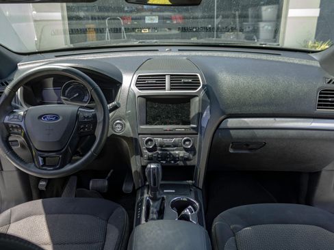 Used 2018 Ford Explorer XLT w/ Equipment Group 201A AWD/4WD image 9