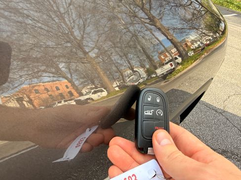 Used 2018 Jeep Cherokee Latitude Plus w/ Comfort/Convenience Group image 30