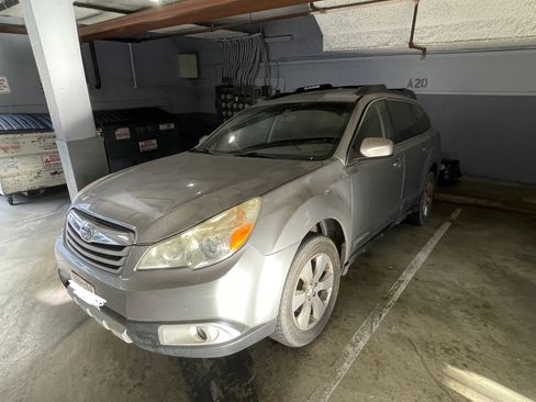 Used 2011 Subaru Outback 2.5i Limited AWD/4WD image 10