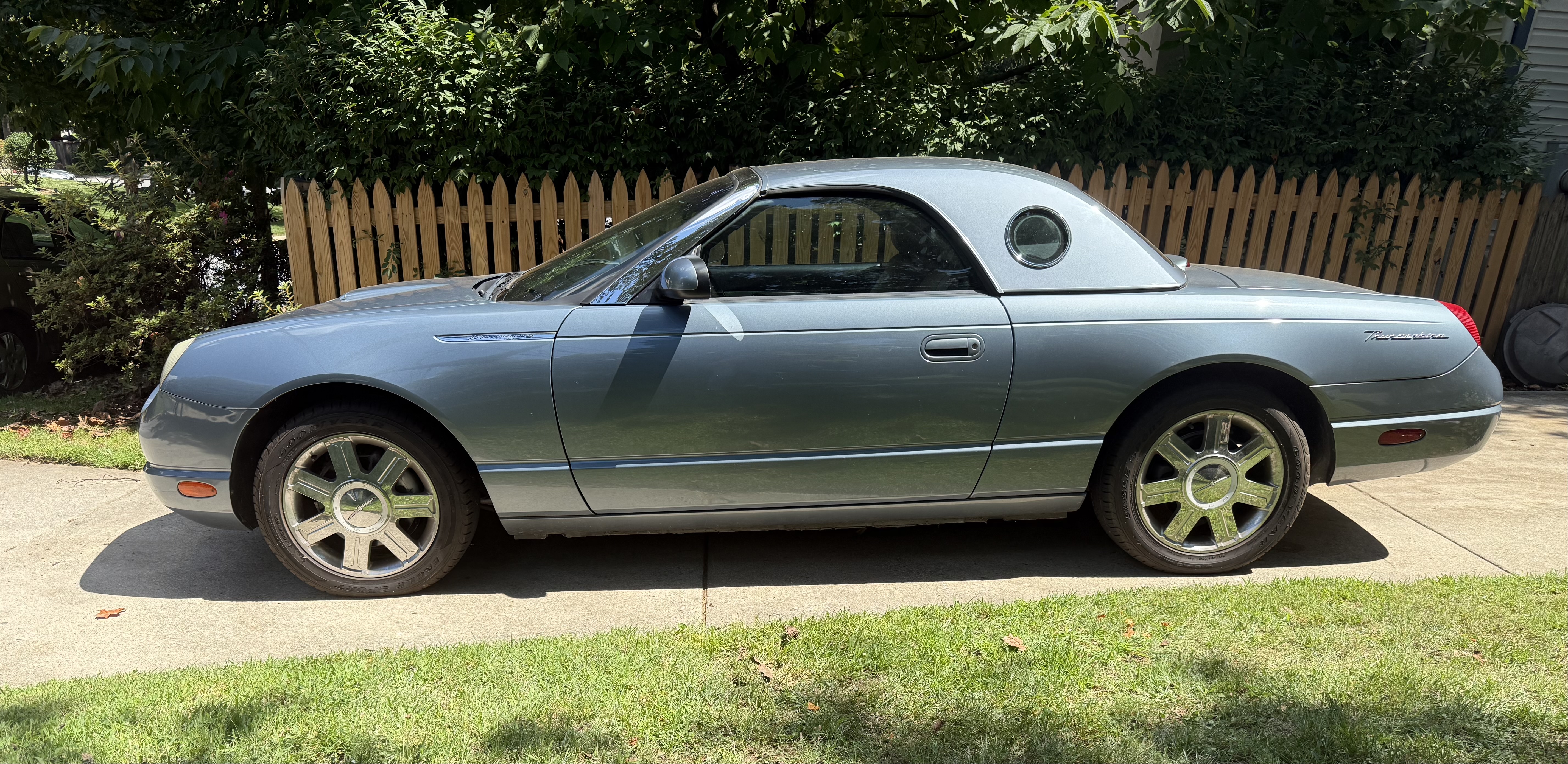 Used 2005 Ford Thunderbird RWD image 1